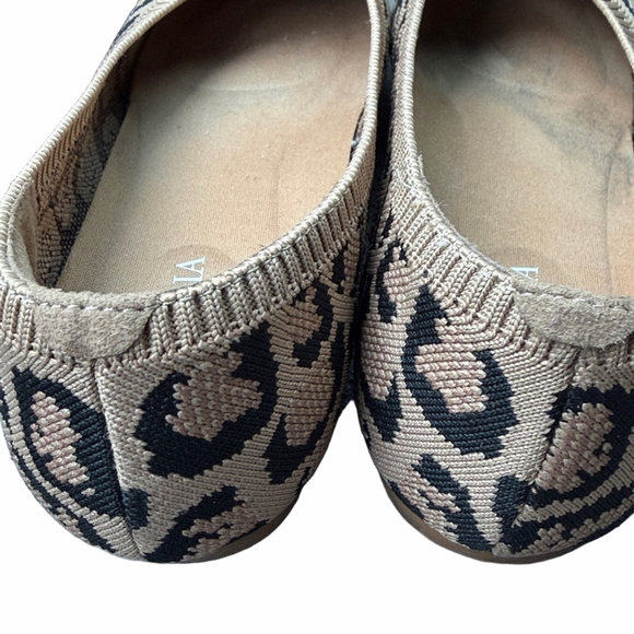 Vivaia Almond-Toe Ballet Flats (Tamia 2.0) | EUC | Sz 8 - Picture 11 of 12